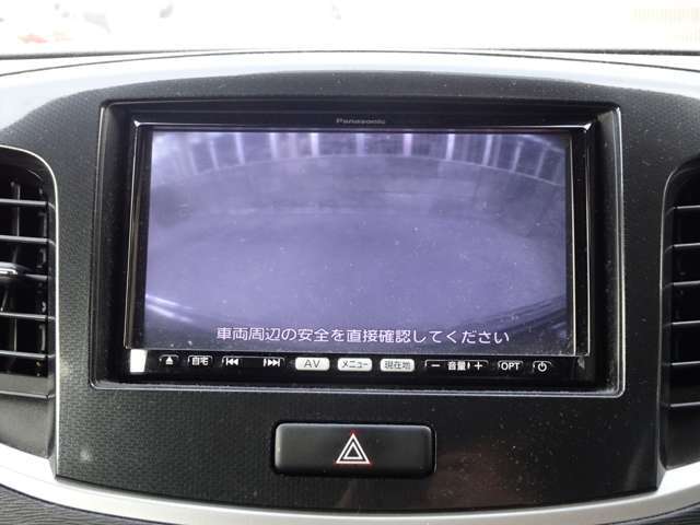 【バックカメラ】カラーで後方の映像を映してくれます☆障害物や車庫入れの際の確認もとれて安心ですね♪