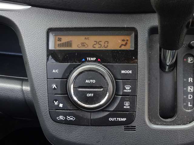 オートエアコンでオールシーズン快適♪