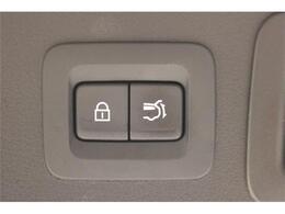 大好評のボディコーティング「ハイモースコート」もご納車までに施工可能。雨染みや線傷など中古車だからと諦めていませんか？ピカピカの状態でお乗り出しいただけます。