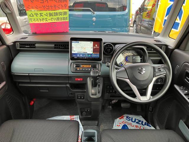 シフトがインパネにあるから足元が広々☆運転席から助手席への移動も楽にできちゃいますね☆道の状況や止める場所によって運転席側から出づらい時ってありませんか？そんな時、助手席側から降りることができますよ☆