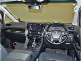 オシャレなインテリアで運転する気分も盛り上がりますよね＾＾