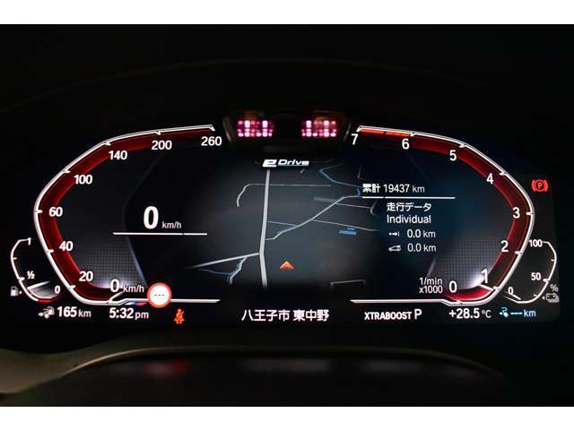BMWライブコックピット！マルチディスプレイメーターです！ドライビングパフォーマンスコントロール機能と連動し、メーターグラフィックの変更も可能です！