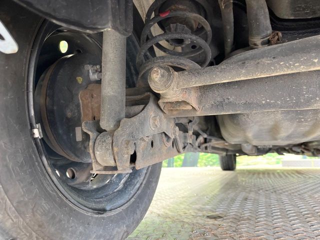 お車を安心してお乗りいただく為には、足回りの定期点検が欠かせません。サービスサポート（有償保証）では無料点検もご提供しており、安心のカーライフをお過ごしいただけるサポート体制が整っています。