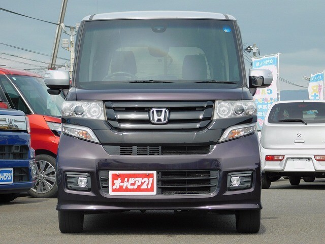 平成29年式NBOXカスタム　ツートンカラーです。走行53700kmのお車です。
