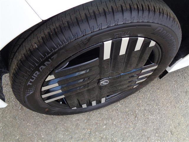 タイヤの山はバッチリこの通り！