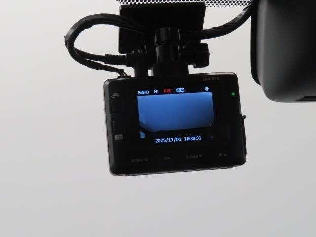 ニュースで流れる【事故の瞬間】【あおり運転】の映像は、ドライブレコーダーが録画しているからです。もしもの時の証拠映像を保存できます。