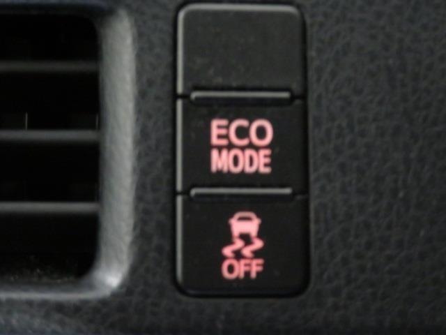 「ECOモード」の切り替えができます。エアコンの利きやアクセルの反応に違いがあります。燃費重視や走行重視で切り替える方が多いです。