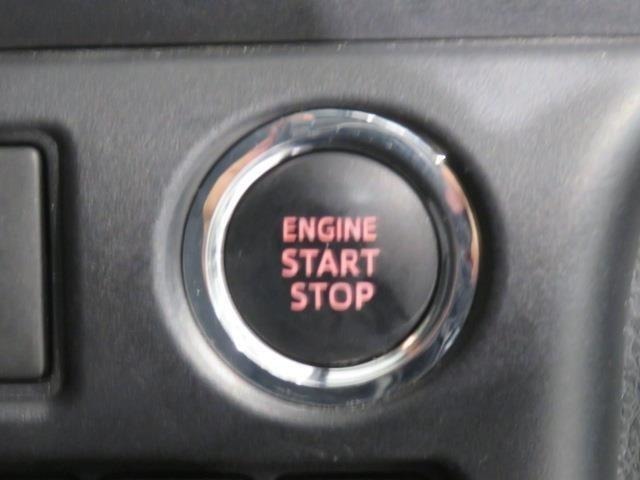 エンジンスタートスイッチです。キーが車内にあれば、エンジンの始動や停止はスイッチを押すだけ！キーを取り出す手間を省き、ワンプッシュで操作できるので簡単でスムーズです。