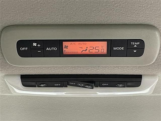【オートエアコン】お好みの温度に設定しておくだけで車が風量を自動調整。