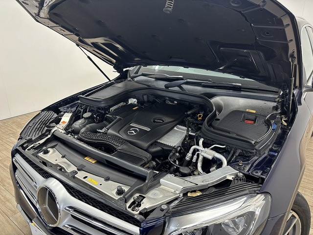 各種ブランドのシートカバーの取り扱いもございます。また、弊社オリジナルフロアマットもご用意しております。自慢の愛車をアレンジしてみてはいかがでしょうか。