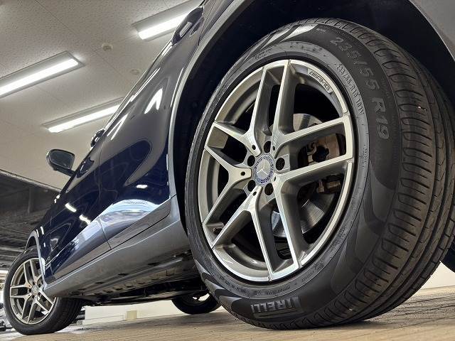 純正19インチアルミホイール装備！！