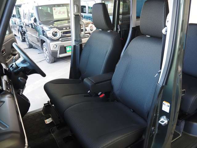 ルームクリーニングも隅々まで綺麗にしてお渡ししています。他店の車のクオリティと比較してください！！！