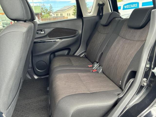 WECARSでは各商談席に大型モニターをご用意しております！見やすい大画面でゆったりと全国の在庫をご覧いただけます！是非ご来店お待ちしております！