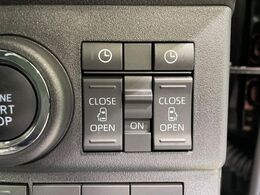 【両側パワースライドドア】スマートキーや運転席のスイッチで後席両側スライドドアの開閉が可能♪電動だから力を入れてドアを開ける必要が無く、小さなお子様でも簡単に開け閉めでき快適です♪