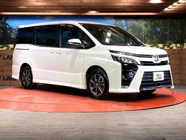 大好評のボディコーティング「弾スプラッシュコート」もご納車までに施工可能。通常のガラスコートと異なる、耐久年数6年の無機質ガラスコーティングが、ボディをキレイな状態に保ってくれます。