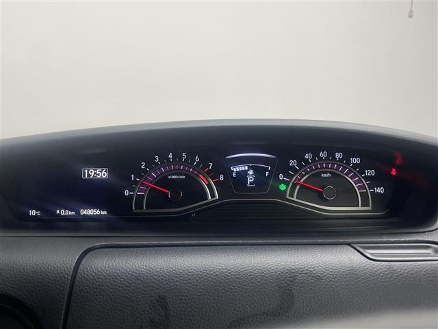 【メーターまわり】ドライバーから見やすい位置にあって安全運転に寄与します。マルチインフォメーションディスプレイでは、クルマに関するたくさんの情報を確認可能。