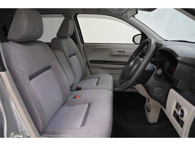 運転席/助手席です。 フィット感とホールド感もよく、正しい姿勢でしっかりサポートしてくれます。