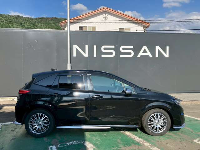 当社の車は新車保証継承もしくは日産ワイド保証（1年間・距離無制限）付き！さらに有料オプションにて保証を延長可能！1年（無料保証）＋2年（オプション有料保証）＝最長3年保証のワイド保証プレミアムもご用意！