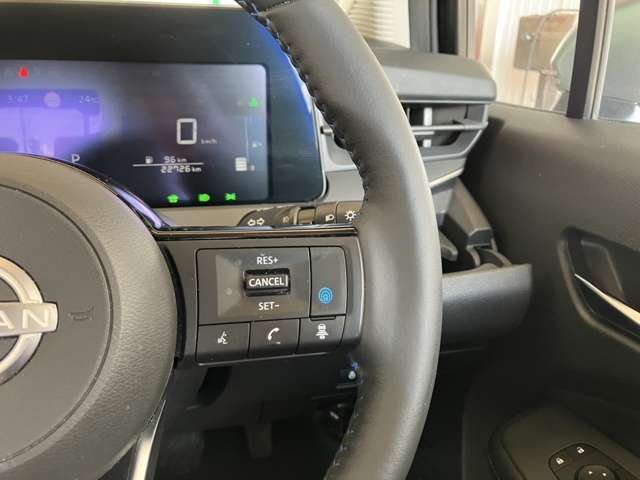 プロパイロット搭載車！高速道路や自動車専用道路での運転をサポートします。アクセル、ブレーキ、ステアリング操作を自動で行い、ドライバーの負担を軽減します。（※ご使用は高速道路でお願いいたします。）