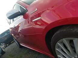 外装に目立つようなへこみ、傷はありません