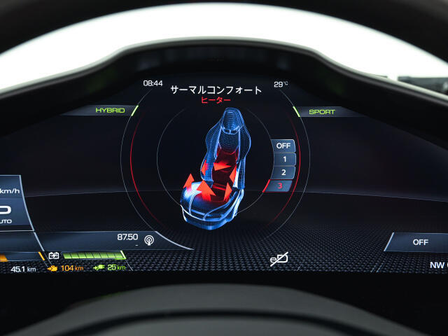 ヒートシーター完備で一年中快適にドライブを楽しむことが出来ます。必要に応じて、温度調節を選択できるようになっております。