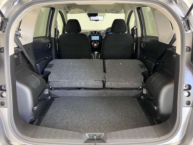 【多彩なシートアレンジ】背もたれを倒すとより多くの荷物を乗せることができます。