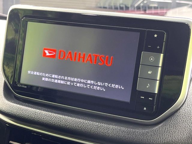 【純正ナビ】人気の純正ナビを装備しております。ナビの使いやすさはもちろん、オーディオ機能も充実！キャンプや旅行はもちろん、通勤や買い物など普段のドライブも楽しくなるはず♪