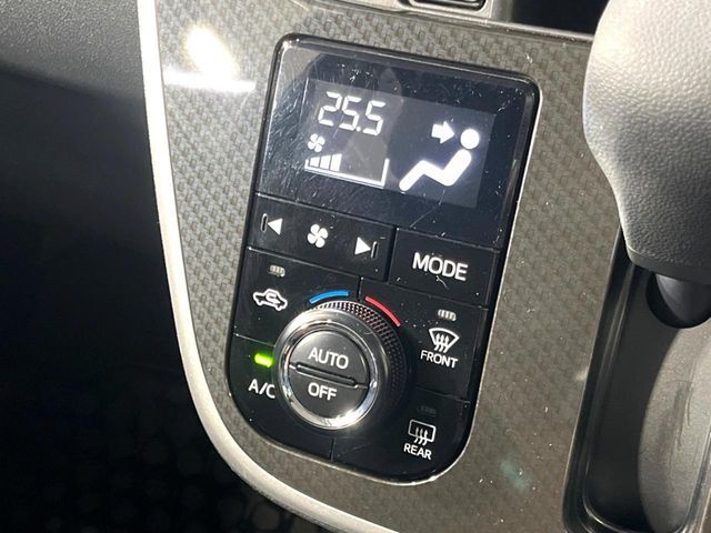 【オートエアコン】一度お好みの温度に設定すれば、車内の温度を検知し風量や温度を自動で調整。暑い…寒い…と何度もスイッチ操作をする必要はありません。快適な車内空間には必須の機能ですね♪