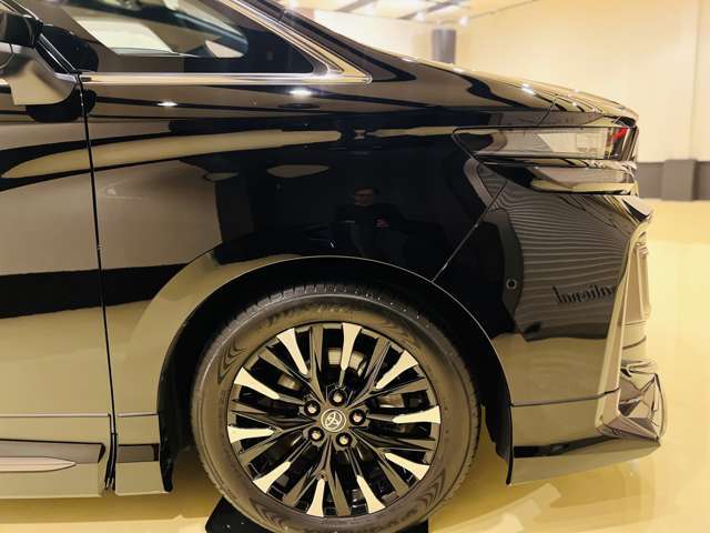 225/55R19タイヤ＆19×7Jアルミホイール（切削光輝＋ブラック塗装）