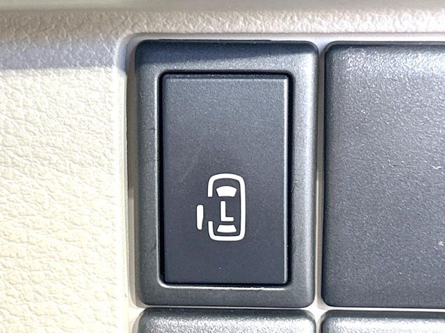 【パワースライドドア】スマートキーや運転席のスイッチでスライドドアの開閉が可能♪電動だから力を入れてドアを開ける必要が無く、小さいお子様でも、重い荷物を持っている時もラクに開け閉めできます♪