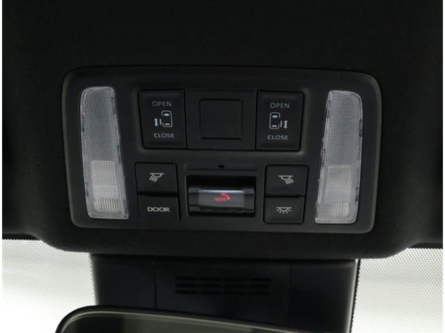 電動のスライドドアで楽々スムース！運転席からも開閉の操作もできます♪キーのスイッチひとつで自動開閉できる便利な機能もついてます♪