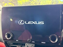 【メーカー純正ナビ】インテリアに溶け込むスタイリッシュな「専用設計」メーカーナビを装備♪視認性や操作性など基本性能にも優れ、より上質なカーライフをお楽しみいただけます。