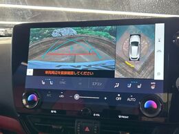 【パノラミックビューモニター】専用のカメラにより、上から見下ろしたような視点で360度クルマの周囲を確認することができます☆死角部分も確認しやすく、狭い場所での切り返しや駐車もスムーズに行えます。