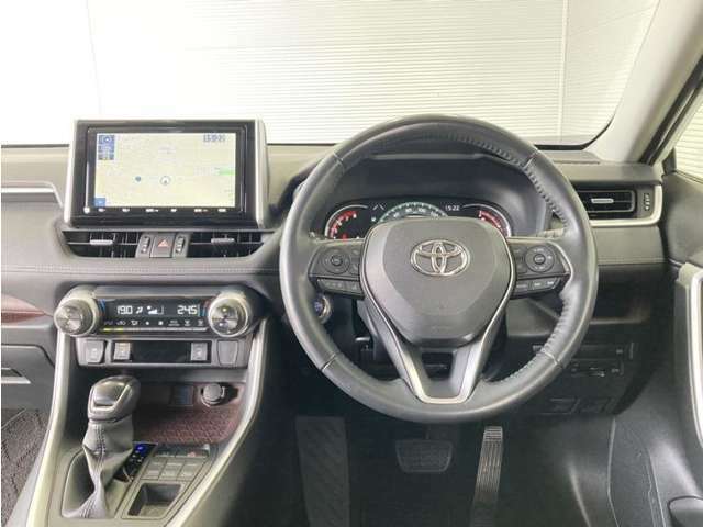 RAV4ならではの見晴らしのよい前方視界で、快適なドライブをお楽しみいただけます。