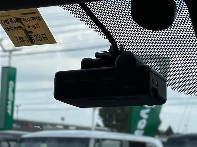【バックミラー】大きくて見やすいので、後方を見るときも安心です！