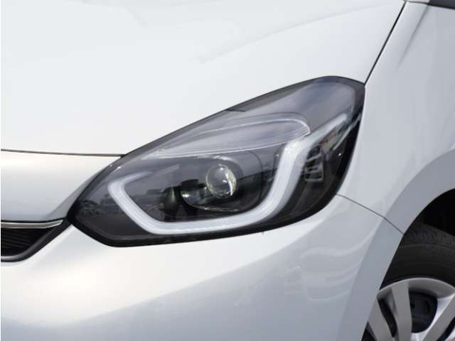 【ヘッドライト】省電力で長寿命の明るく運転しやすいLEDヘッドランプです。明るく照らすので暗い夜道からお客様を守ってくれます。お近くのホンダカーズ総社までお越しください。