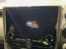 【14インチディスプレイオーディオ】画面内にオーディオ操作はもちろん、空調の調整機能なども盛り込んだ多機能なディスプレイオーディオです！スマートフォン連携はもちろん、車載ナビもお使いいただけます♪