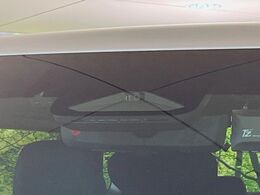 【トヨタセーフティセンス】走行中に前方の車両等を認識し、衝突しそうな時は警報とブレーキで衝突回避と被害軽減をアシスト。より安全にドライブをお楽しみいただけます。