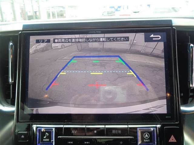 バックガイドモニターで、後方を確認しながら安心して駐車することができます。運転初心者も熟練者も必須の機能ですよ！