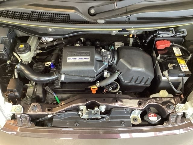ホンダスタッフがしっかり整備して保証付きにてお渡し致します。エンジンルーム＆室内ルームともにクリーニング済みで清潔です。快適なドライブをお楽しみください。