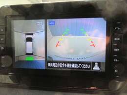 【アラウンドビューモニター】周囲を見渡せる映像で、スムースな駐車をサポートします