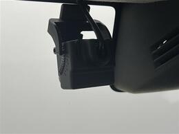 【バックミラー】大きくて見やすいので、後方を見るときも安心です！