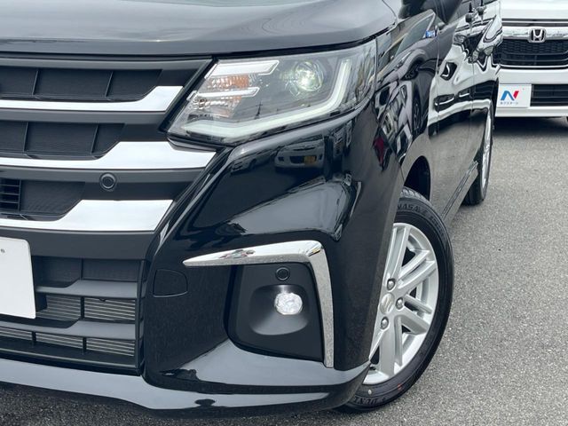 【LEDヘッドライト】悪天候や夜間走行時も良好な視界を確保し安心して運転できる高輝度LEDヘッドライトを装備！点灯速度が早く、消費電力も抑えられています。