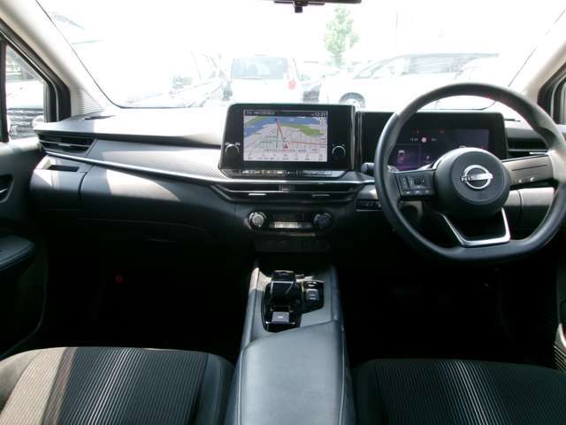 車内。視界も良好でストレス無く快適なドライブをご提供できます♪