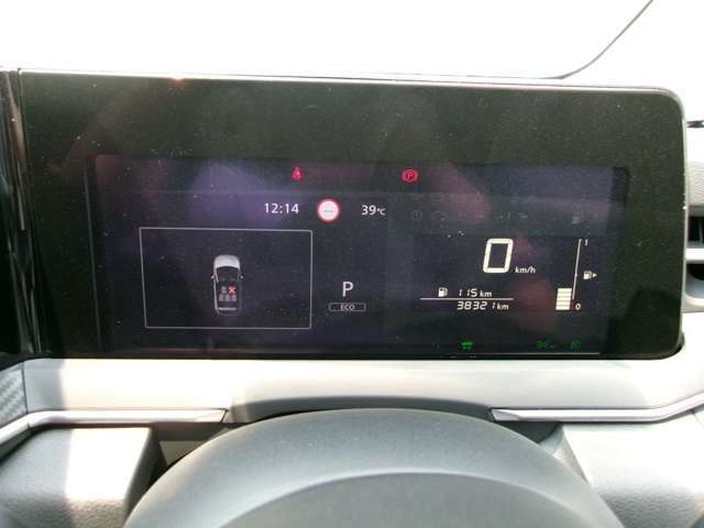 様々な車両情報を表示してくれる、ディスプレイがついています。