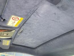 【パノラマルーフ】大型のガラスルーフ搭載で車内の解放感が一気にアップ！開放的なドライブをお楽しみいただけます。