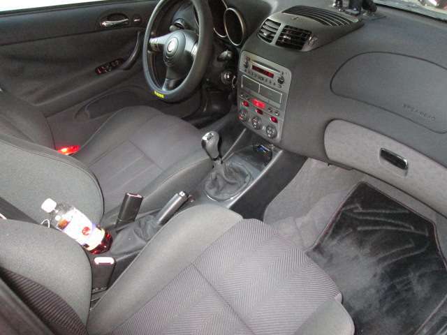 車検令和9年2月まで付いてます。39000km　左ハンドル　5速マニュアル♪　全国納車承ります。是非お問い合わせください。
