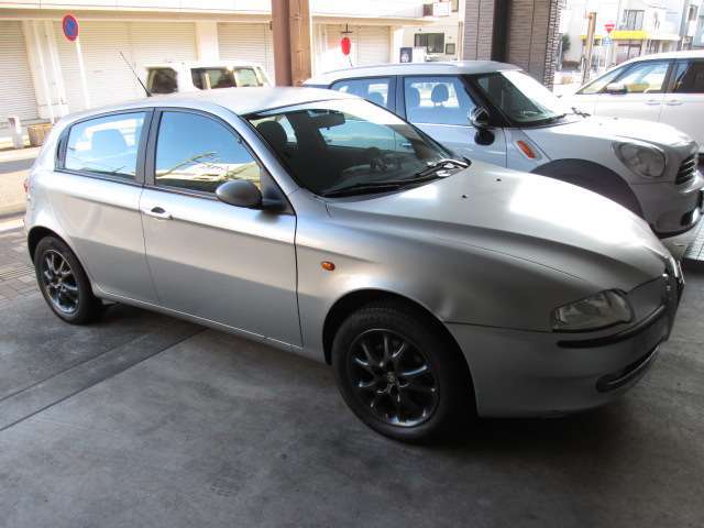 車検令和9年2月まで付いてます。39000km　左ハンドル　5速マニュアル♪　全国納車承ります。是非お問い合わせください。