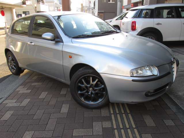 車検令和9年2月まで付いてます。39000km　左ハンドル　5速マニュアル♪　全国納車承ります。是非お問い合わせください。