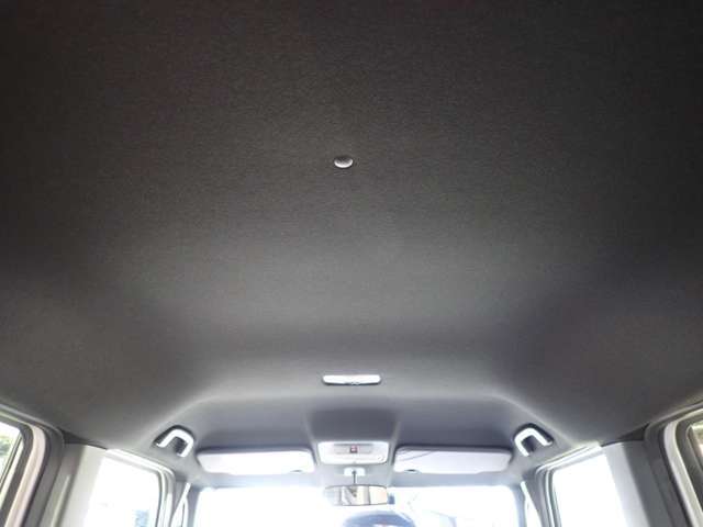 車内はプロによるルームクリーニング済み！気になる臭い等もなく、お納車後も気持ち良く乗って頂けます♪